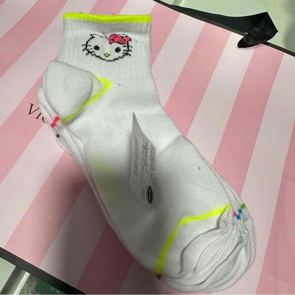 HELLO KITTY Women's Socks Ankle White/Colors 5 Pairs Shoe - Picture 1 of 1